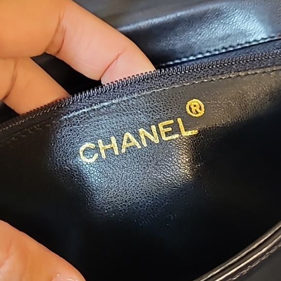 Chanel Vintage  Black Shoulder Bag with Gold Chain - Picture 6 of 12